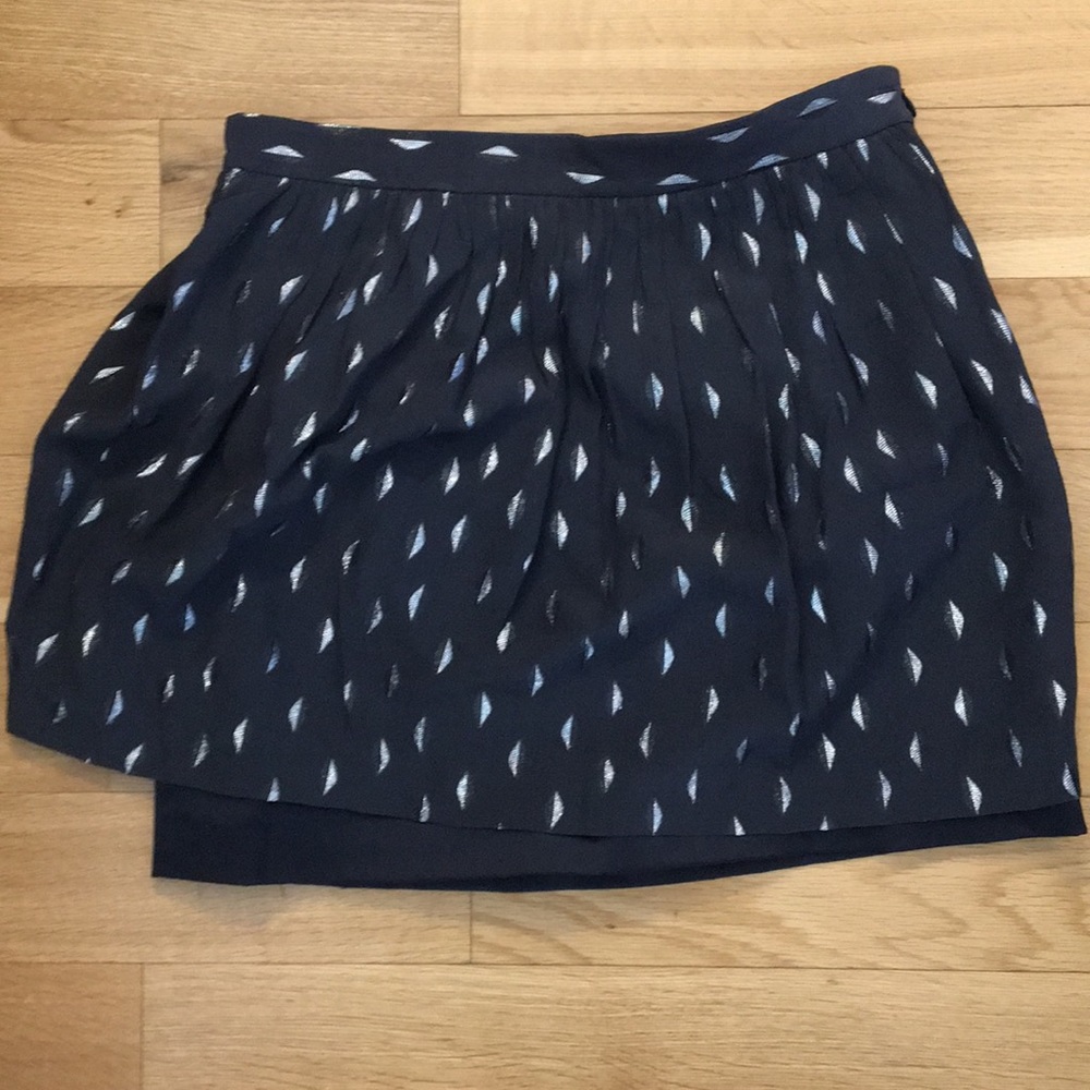 Club Monaco blue mini patterned skirt.